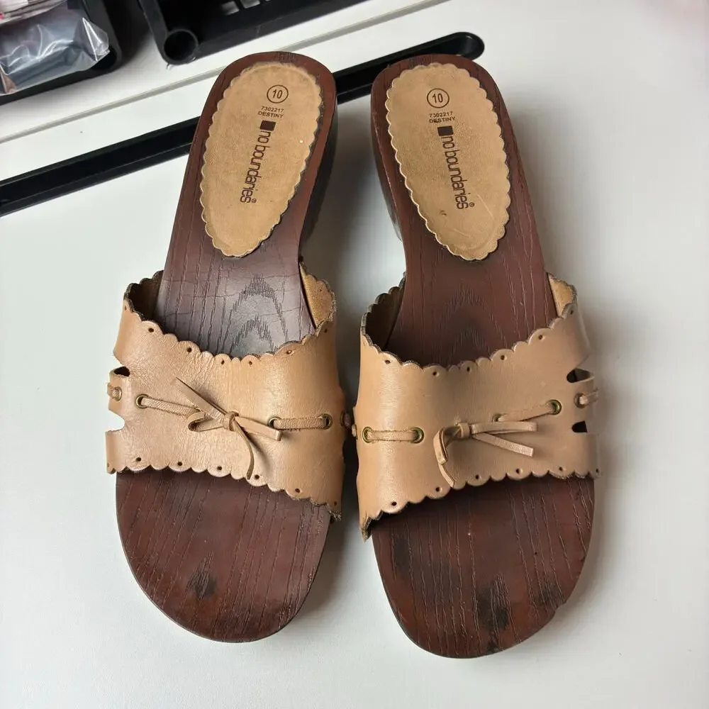 No Boundaries Wood Clog Slide Heel Sandals 10 Tan Leather Scalloped Edge Cutout